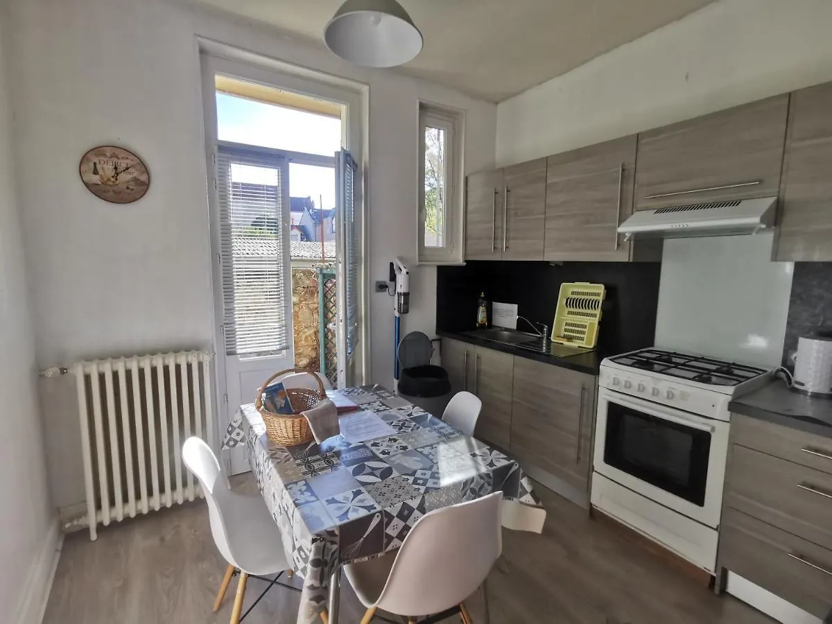 Appartamento Location meublée vichy avec cour privative 0*,  Francia