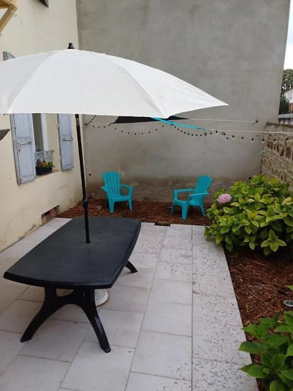 Appartamento Location meublée vichy avec cour privative 0*,  Francia